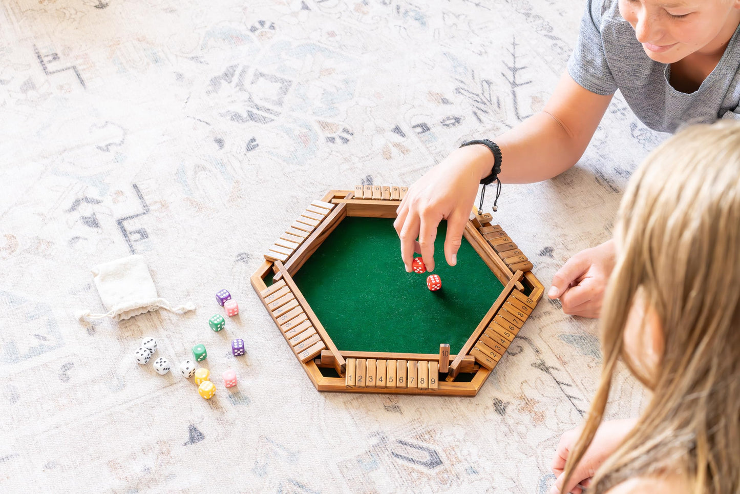 Sam & Evie USA Shut The Box Game Wooden 6 Player – Close The Box Classic Wooden Dice Game for 1-6 Players